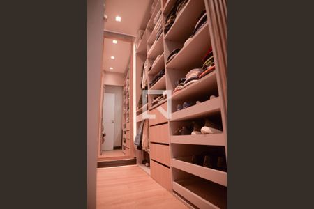 Casa de condomínio à venda com 188m², 4 quartos e 4 vagasCloset da suíte 4