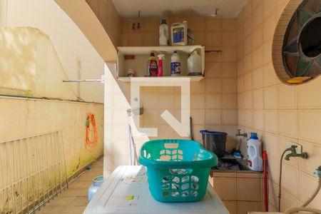 Casa à venda com 300m², 5 quartos e 4 vagas Casa à venda com 300m², 5 quartos e 4 vagasÁrea de Serviço