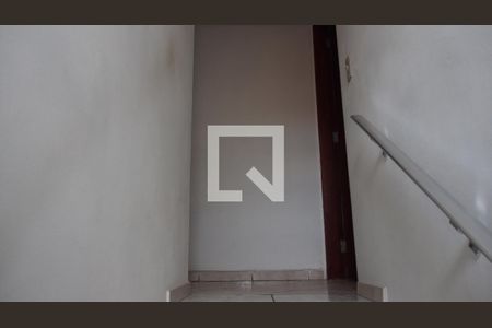 Casa à venda com 96m², 2 quartos e 1 vagaEscada