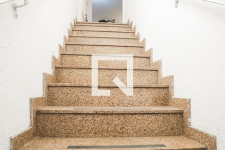 Casa para alugar com 220m², 3 quartos e sem vaga Casa para alugar com 220m², 3 quartos e sem vagaEscada