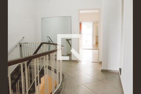 Casa para alugar com 220m², 3 quartos e sem vaga Casa para alugar com 220m², 3 quartos e sem vagaHall dos quartos