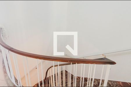 Escada  de casa para alugar com 3 quartos, 220m² em Vila Guilherme, São Paulo