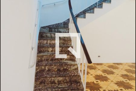 Escada  de casa para alugar com 3 quartos, 220m² em Vila Guilherme, São Paulo