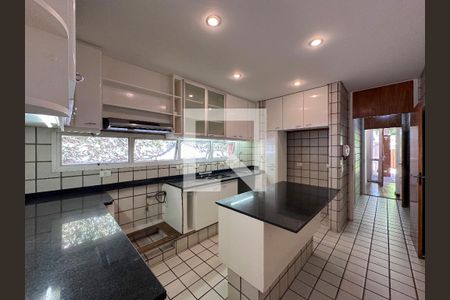 Casa à venda com 561m², 3 quartos e 4 vagasCozinha