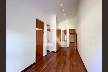 Casa à venda com 561m², 3 quartos e 4 vagasSala Intima/Corredor Quartos