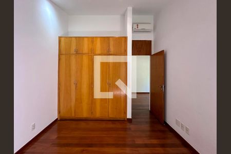 Casa à venda com 561m², 3 quartos e 4 vagasQuarto 3