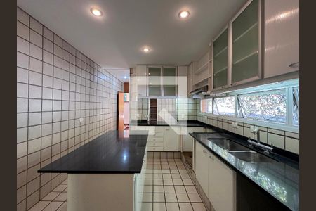 Casa à venda com 561m², 3 quartos e 4 vagasCozinha