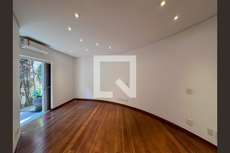 Casa à venda com 561m², 3 quartos e 4 vagasSuíte