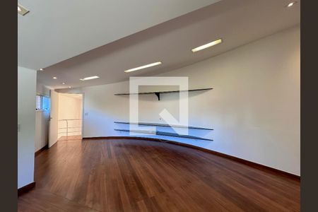 Casa à venda com 561m², 3 quartos e 4 vagasSala Tv