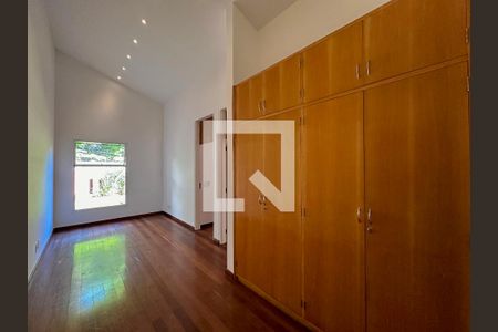 Casa à venda com 561m², 3 quartos e 4 vagasSala Intima/Corredor Quartos