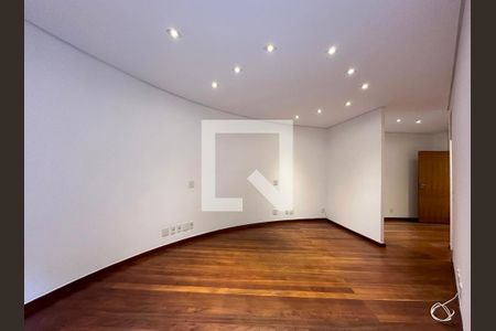 Casa à venda com 561m², 3 quartos e 4 vagasSuíte