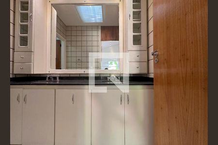 Casa à venda com 561m², 3 quartos e 4 vagasBanheiro Social