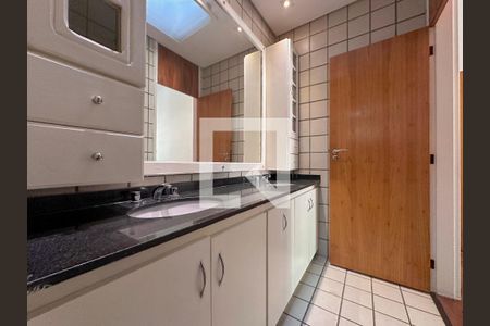 Casa à venda com 561m², 3 quartos e 4 vagasBanheiro Social