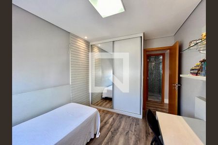 Apartamento à venda com 210m², 5 quartos e 4 vagasQuarto 2