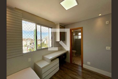 Apartamento à venda com 210m², 5 quartos e 4 vagasQuarto 2