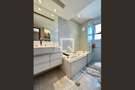 Apartamento à venda com 210m², 5 quartos e 4 vagasBanheiro Quarto