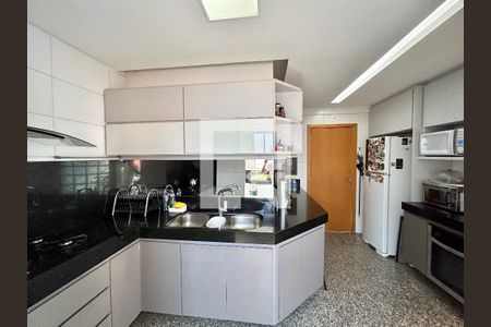 Cozinha  de apartamento à venda com 5 quartos, 210m² em Buritis, Belo Horizonte