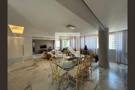 Apartamento à venda com 210m², 5 quartos e 4 vagasSala de jantar