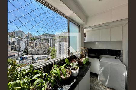 Apartamento à venda com 210m², 5 quartos e 4 vagasArea de serviço