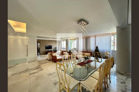 Apartamento à venda com 210m², 5 quartos e 4 vagasSala de jantar