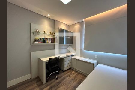 Apartamento à venda com 210m², 5 quartos e 4 vagasQuarto 2
