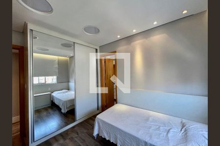 Apartamento à venda com 210m², 5 quartos e 4 vagasQuarto 2