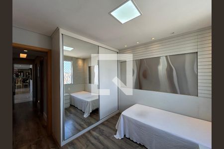 Apartamento à venda com 210m², 5 quartos e 4 vagasQuarto 2