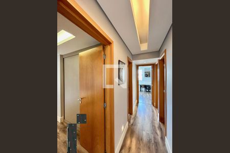 Apartamento à venda com 210m², 5 quartos e 4 vagasCorredor