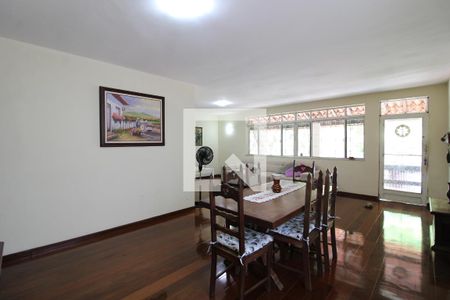 Sala de casa de condomínio à venda com 3 quartos, 359m² em Freguesia de Jacarepaguá, Rio de Janeiro