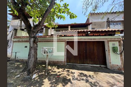 Casa de condomínio à venda com 359m², 3 quartos e 2 vagasFachada