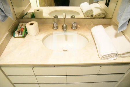 Casa de condomínio para alugar com 900m², 7 quartos e 6 vagasBanheiro suíte 2 