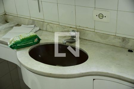 Casa de condomínio para alugar com 900m², 7 quartos e 6 vagasBanheiro de serviço