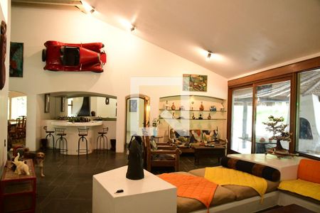 Sala de casa de condomínio para alugar com 7 quartos, 900m² em Chácara Granja Velha, Cotia