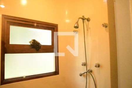 Casa de condomínio para alugar com 900m², 7 quartos e 6 vagasBanheiro Social