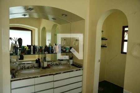 Casa de condomínio para alugar com 900m², 7 quartos e 6 vagasBanheiro da Suíte