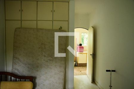 Casa de condomínio para alugar com 900m², 7 quartos e 6 vagasQuarto de Serviço