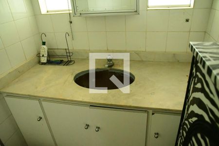 Casa de condomínio para alugar com 900m², 7 quartos e 6 vagasBanheiro de serviço 2