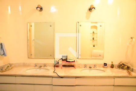 Casa de condomínio para alugar com 900m², 7 quartos e 6 vagasBanheiro Social