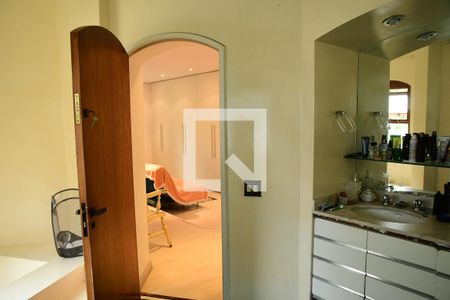 Casa de condomínio para alugar com 900m², 7 quartos e 6 vagasBanheiro da Suíte