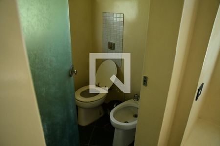 Casa de condomínio para alugar com 900m², 7 quartos e 6 vagasBanheiro da Suíte