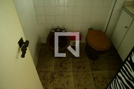 Casa de condomínio para alugar com 900m², 7 quartos e 6 vagasBanheiro de serviço 2