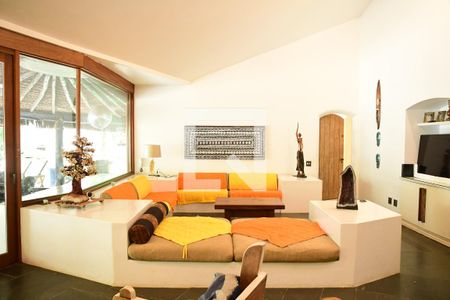 Casa de condomínio para alugar com 900m², 7 quartos e 6 vagasSala