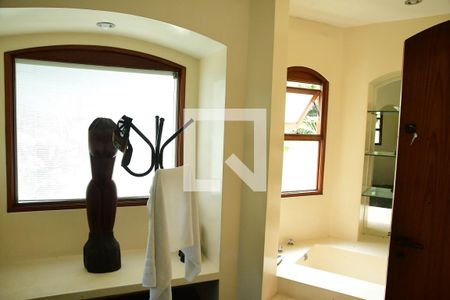 Casa de condomínio para alugar com 900m², 7 quartos e 6 vagasBanheiro da Suíte