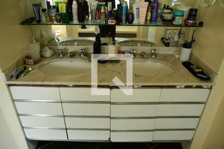 Casa de condomínio para alugar com 900m², 7 quartos e 6 vagasBanheiro da Suíte