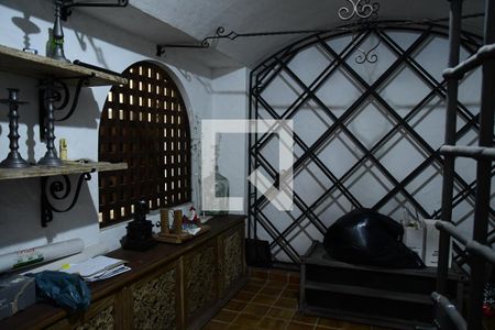 Casa de condomínio para alugar com 900m², 7 quartos e 6 vagasAdega