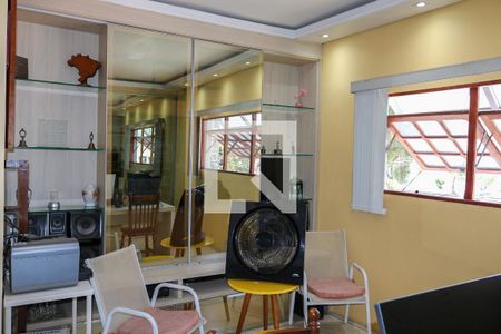 Casa à venda com 340m², 3 quartos e 1 vaga Casa à venda com 340m², 3 quartos e 1 vagaSala de TV