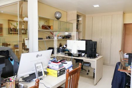 Casa à venda com 340m², 3 quartos e 1 vaga Casa à venda com 340m², 3 quartos e 1 vagaSala de TV