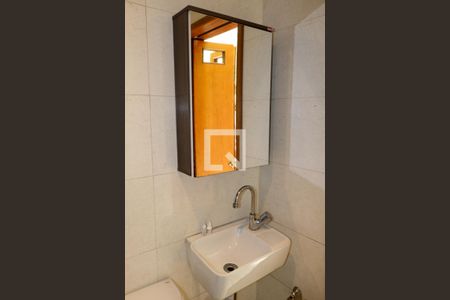 Casa à venda com 340m², 3 quartos e 1 vaga Casa à venda com 340m², 3 quartos e 1 vagaBanheiro Social