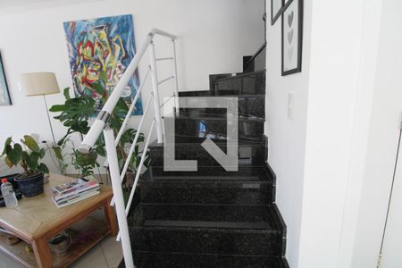 Escada de casa à venda com 3 quartos, 125m² em Vila Gea, São Paulo