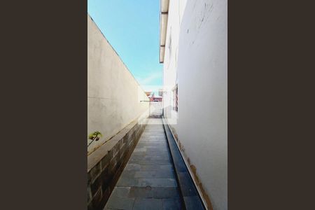 Casa à venda com 200m², 3 quartos e 4 vagasCorredor Lateral 